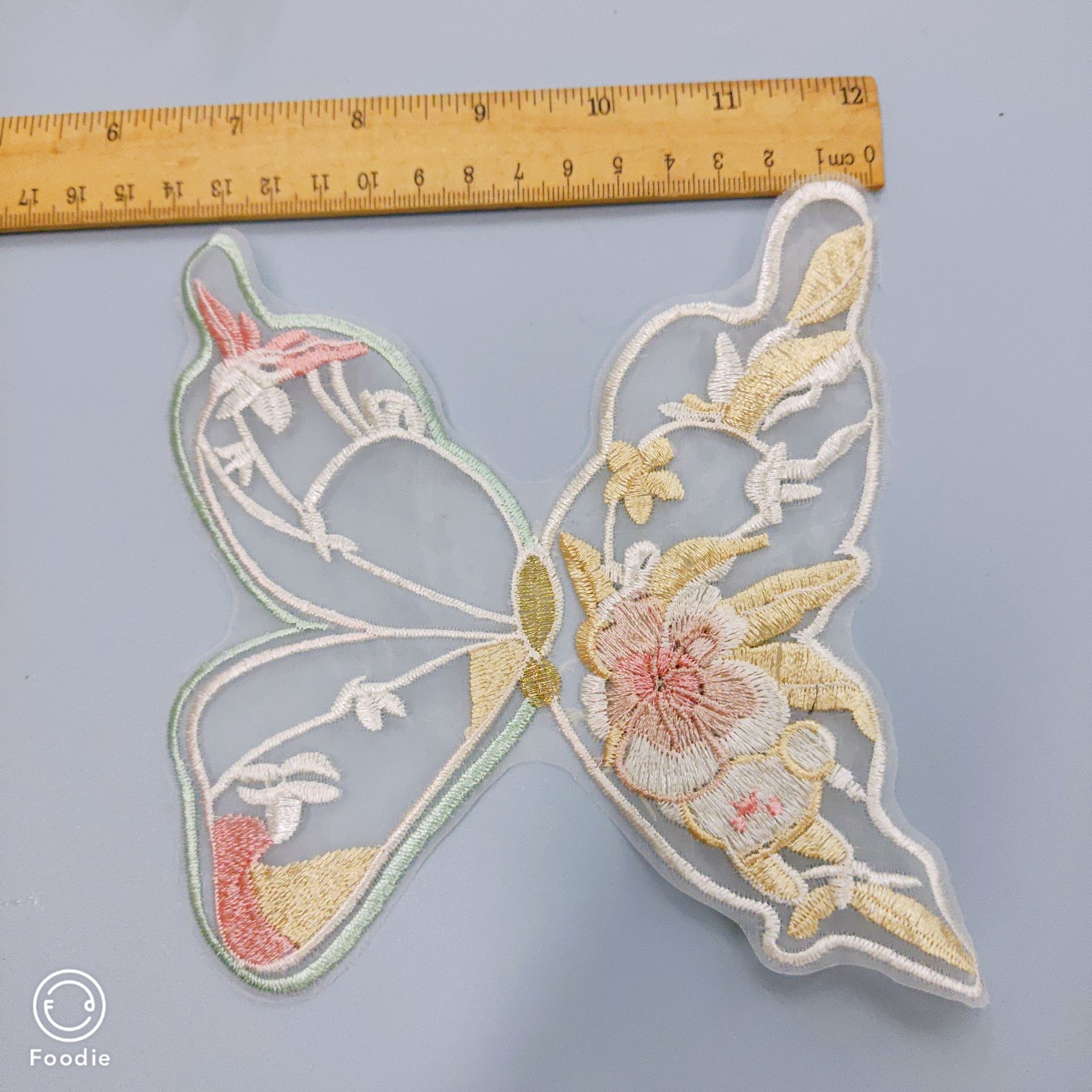 Nuevo estilo chino de color mariposa con cuentas de ropa infantil de mujer parche de ropa de arco decalco vestido vestido de princesa accesorios