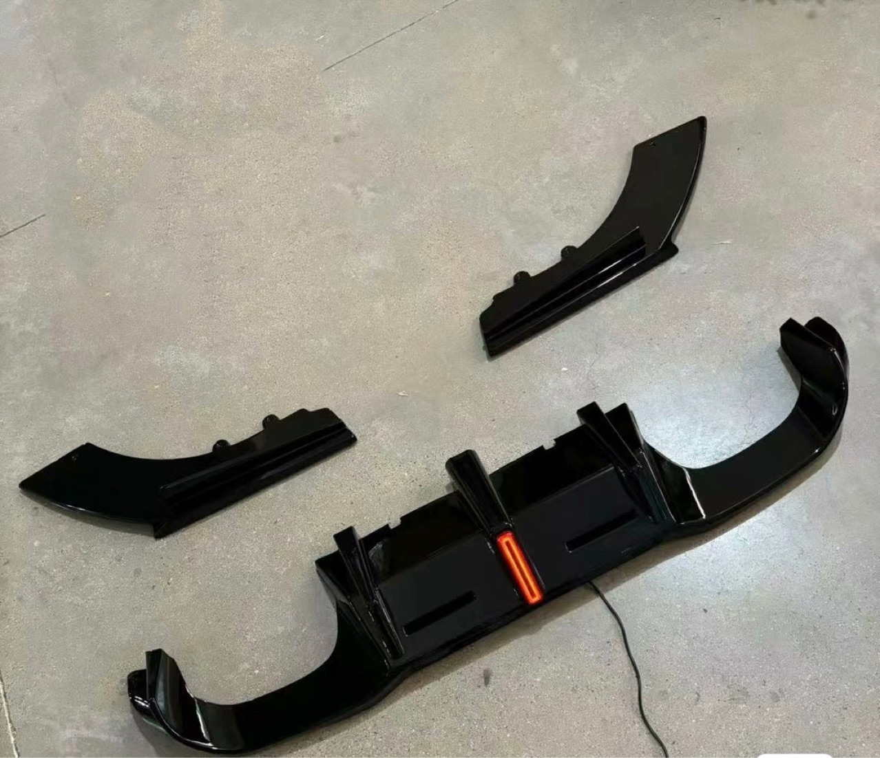 Suitable for Bmw M2 Rear Lip M2F87 Modified V-Style Three-Section Rear Lip Carbon Pattern Rear Spoiler Small Surround with Lights