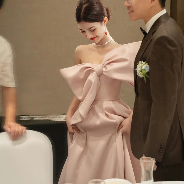 Vestido de noche rosa para mujer, nuevo estilo 2026, de satén para banquete, con lazo grande, de un solo hombro, para anfitriona, cumpleaños, compromiso, boda, brindis image 6