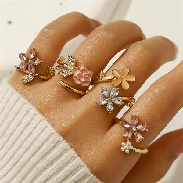 Eco-friendly French retro niche high-end ring set for women, fashionable floral light luxury versatile ring set