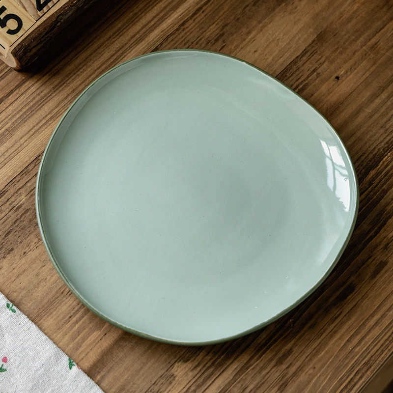Plato de forma japonesa retro plato de cerámica irregular creativo plato de restaurante plato de pasta plato de color sólido plato de comedor mayorista