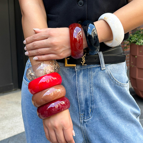 Euramerican cross-border fashionable semi-transparent acrylic bracelet, exaggerated Ins glossy resin wide women's bracelet