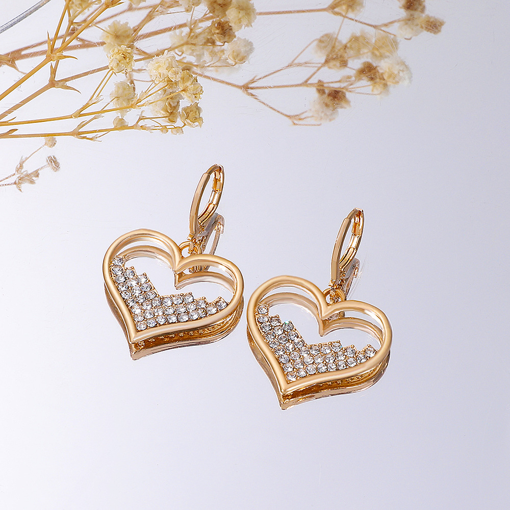 Brand fashionable elegant small design earrings heart shaped