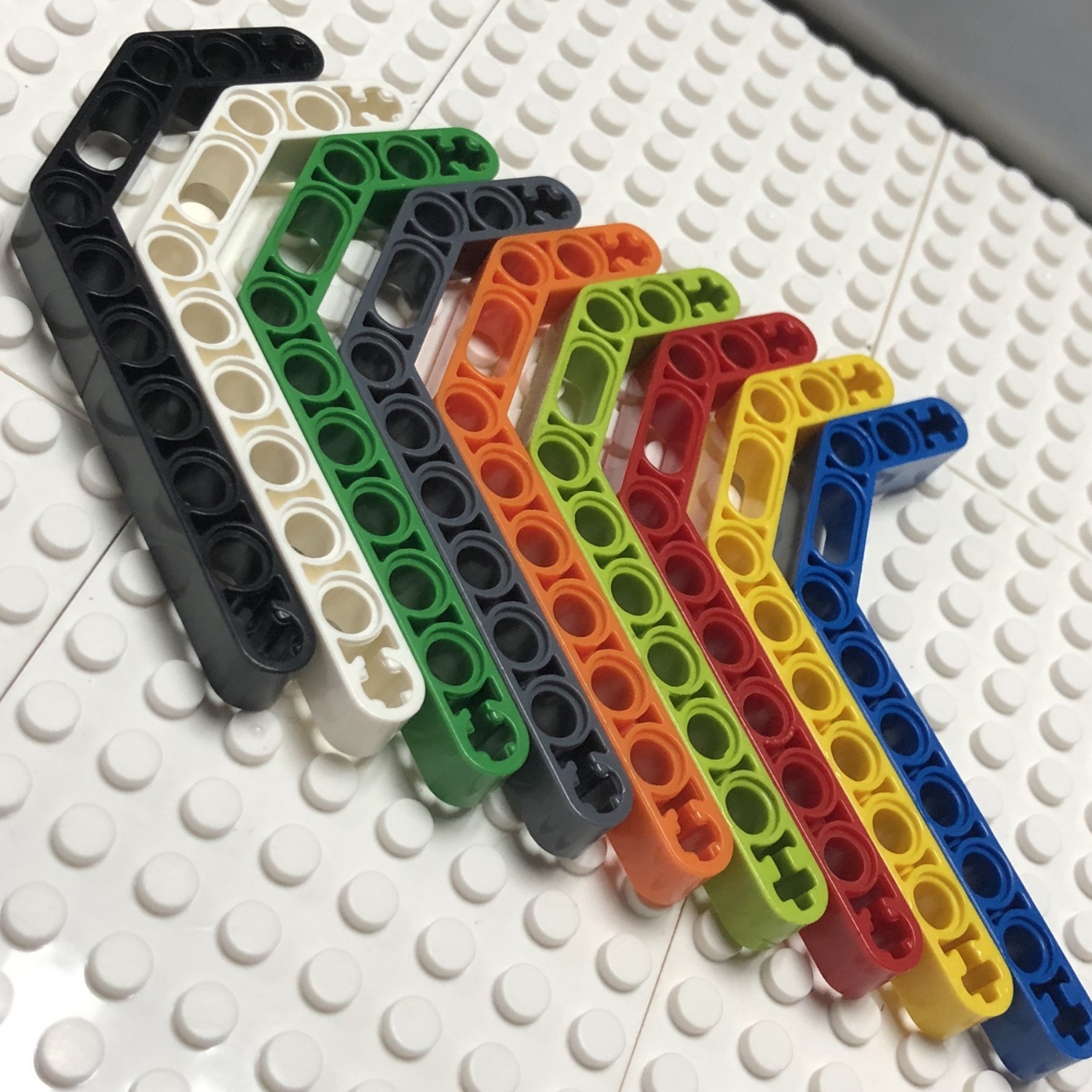 One kilogram of about 342 particles 11.5 curved arm compatible with Lego 32009 technology block double bend