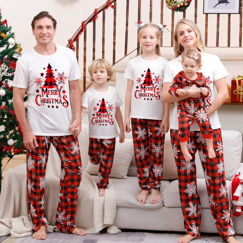 天銘の服の新型クリスマスの親子のパジャマのセットのプリントの家庭服のアマゾンの欧米のクリスマスの長袖|undefined