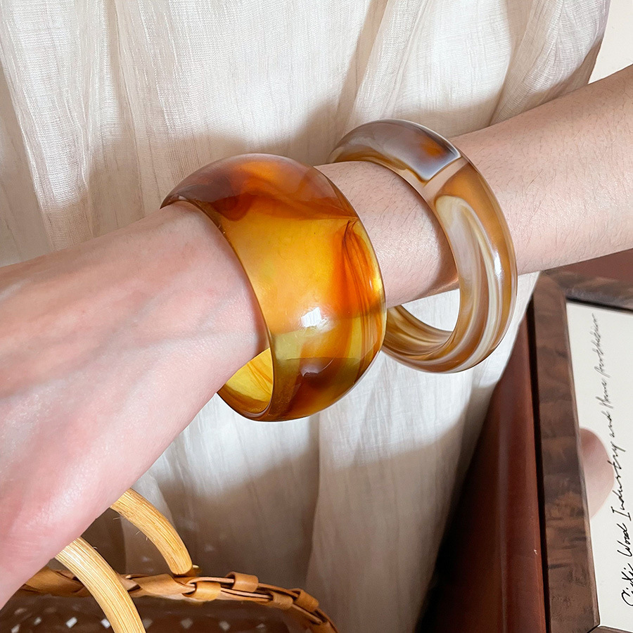 Pulsera de superficie ancha ondulada irregular europea y americana, pulsera de viaje simple y de moda de todo fósforo, joyería de sentido avanzado de nicho