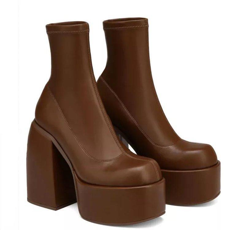 2026 otoño y invierno nuevo estilo de cabeza cuadrada de talón alto tablero impermeable elástico delgado botas delgadas de talla grande para desfilar botas cortas de mujer transfronterizas