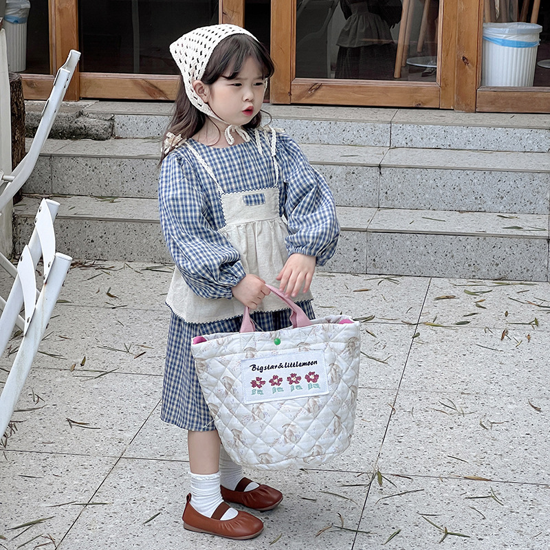Otoño y invierno nuevo tipo de bolso de hombro para niños y niñas, pequeño bolso de algodón fresco, nuevo tipo de bolso de gran capacidad para niños.