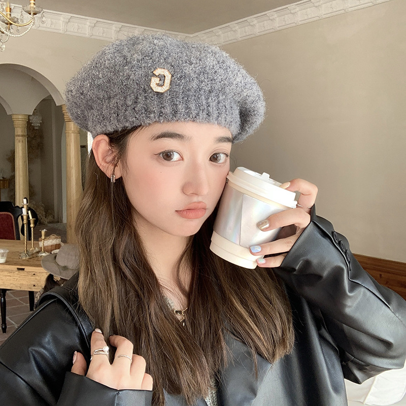 Neue japanische Plüsch-Malermütze, koreanische Version, modische und niedliche Strickmütze, Herbst und Winter, neue Damen-G-Label-warme Baskenmütze_voghion.com