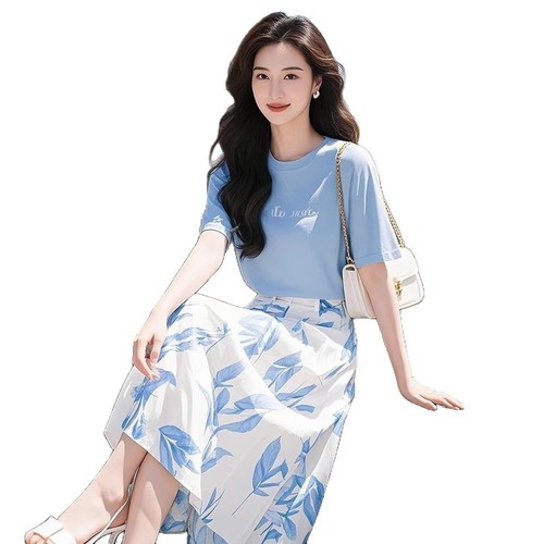 2025 New Summer Vacation Outfit Set - High-End, Slimming, Youthful T-Shirt and Skirt Two-Piece Set