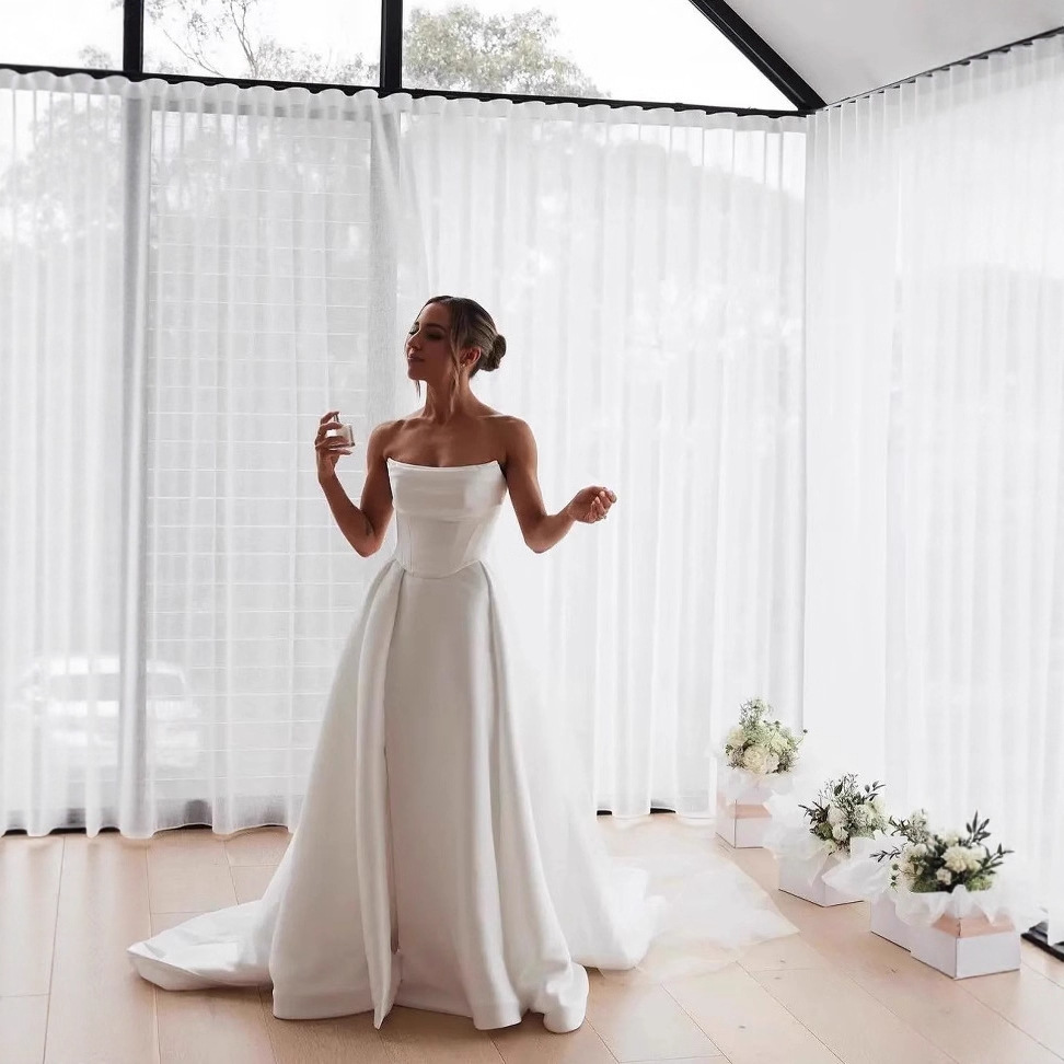 Vintage Strapless Light Wedding Dress French Satin Simple White Trailing High-End Sense Bridal Gown for Welcoming Guests and Travel Photography Dress