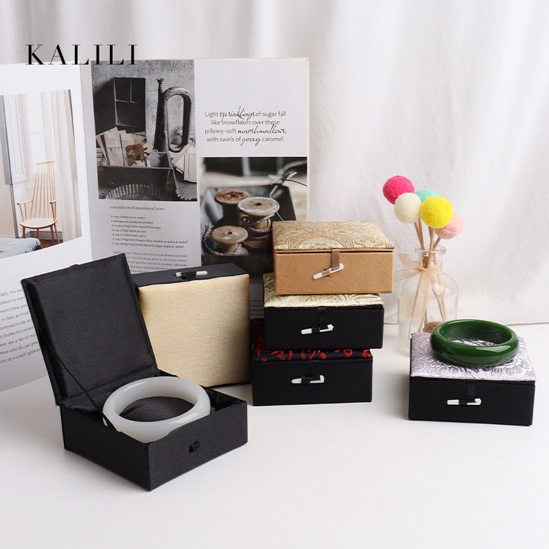 首饰收纳盒包装盒锦缎民族风复古10*10方形小手镯盒文玩把件手串