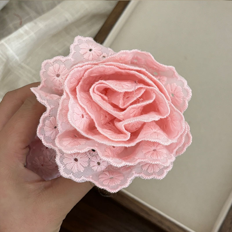 Barrette fleur en dentelle faite main vintage rose rouge cheveux_voghion.com