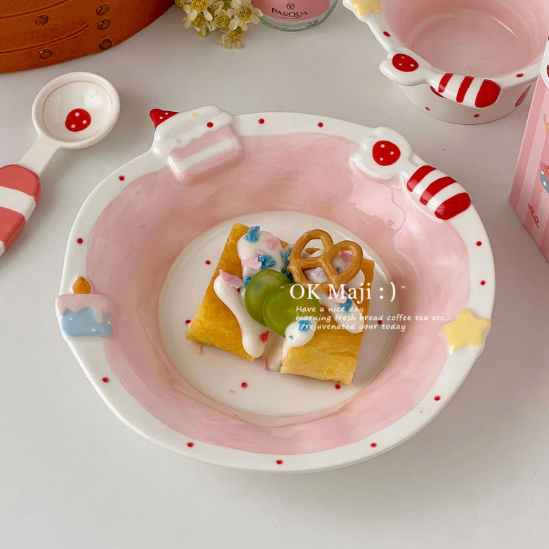 Pink girly-style plate, exquisite and creative ceramic bowl and plate, ceramic fruit and dessert plate, high aesthetic value dinner plate, a gift for girls to give to their best friends Pink girly-style plate, exquisite and creative ceramic bowl and plate, ceramic fruit and dessert plate, high aesthetic value dinner plate, a gift for girls to give to their best friends