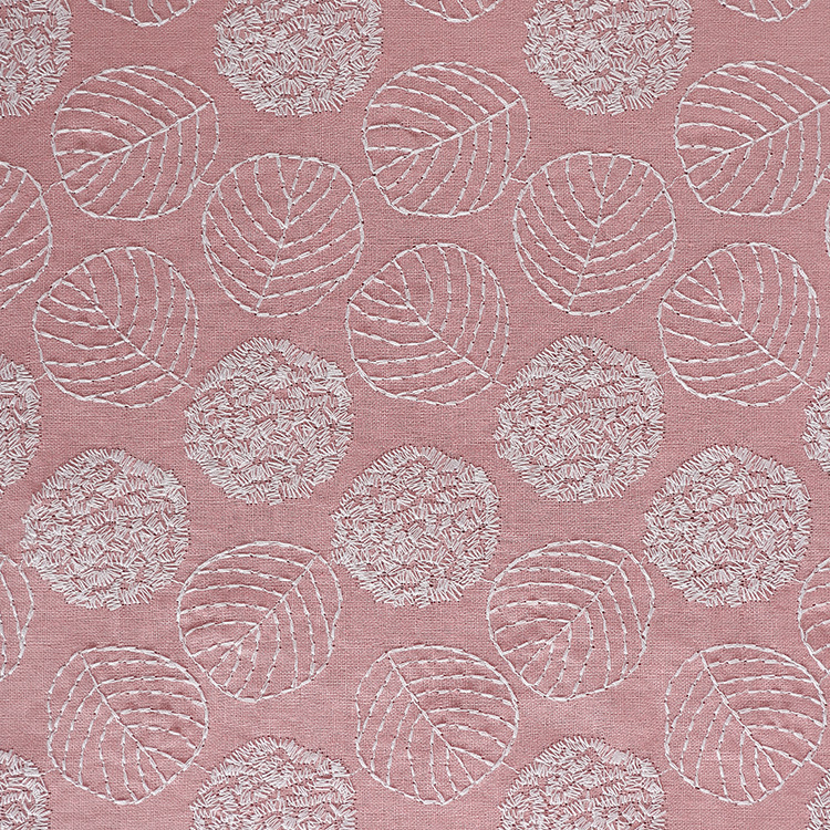 メーカーはラミー麻綿の刺繍布を供給しています。