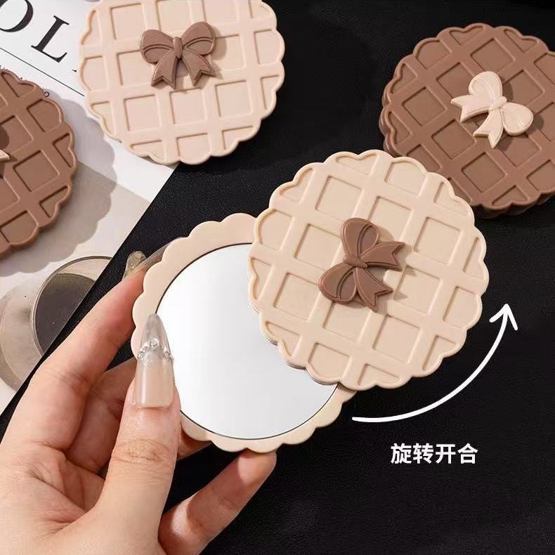 Cute handheld double-sided small mirror for students