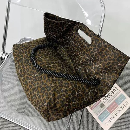 Trendy leopard print canvas tote bag, casual large-capacity shoulder armpit bag, handbag, wide shoulder strap, crossbody bag