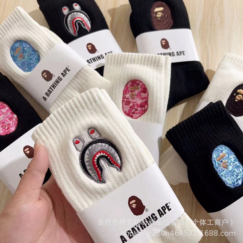 Japanese-Style Bape Ape Head Socks for Men and Women, Trendy Brand Black and White Large Logo Embroidery, Towel Bottom Sports Socks, Mid-Calf Socks, Long Socks Japanese-Style Bape Ape Head Socks for Men and Women, Trendy Brand Black and White Large Logo Embroidery, Towel Bottom Sports Socks, Mid-Calf Socks, Long Socks
