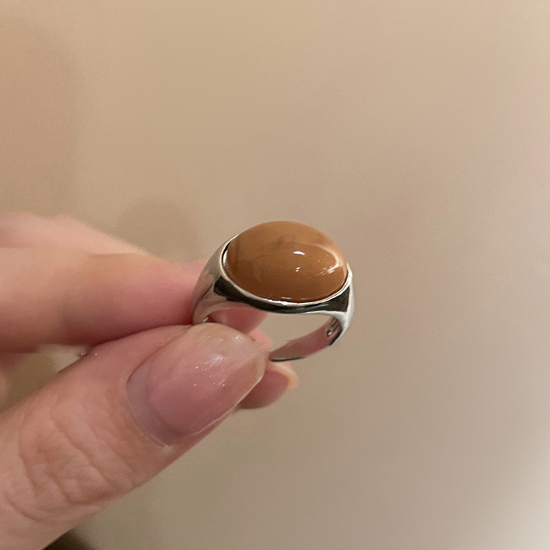 レトロな円形の緑松石の開口指輪の宮廷風の大衆の設計のファッション的な指輪の軽い贅沢な高級感の食指の指輪