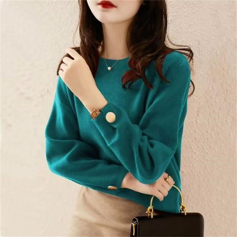 Новые осенне-зимние свободные топы, модные и стильные однотонные универсальные вязаные свитера с круглым вырезом и длинными рукавами для женщин.