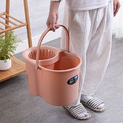 家庭用手動でバケツを押して、バケツを引きずって、バケツのプラスチックを回転させて、バケツの古い切り株をねじります。