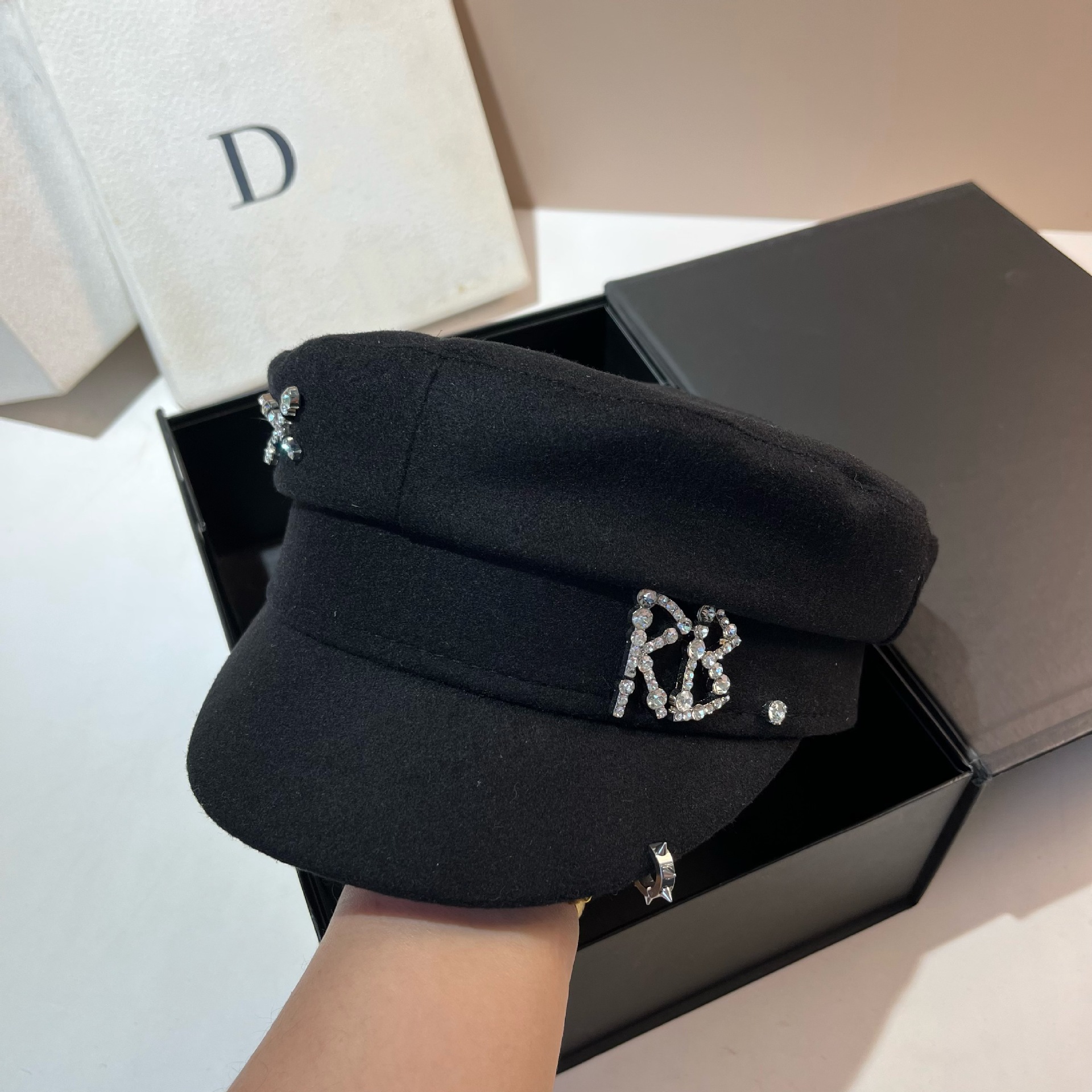 Diamond-Encrusted Letter Rb Wool Newsboy Hat, Versatile Black Woolen Navy Hat, Fashionable and Unique Studded Baseball Cap