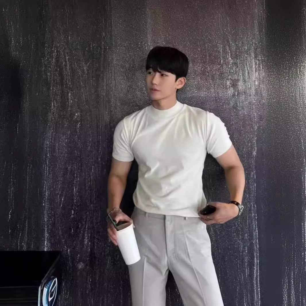 남성용 하프 하이 칼라 니트 반팔 티셔츠 아메리칸 솔리드 컬러 하이 엔드 패셔블 슬림 핏 여름 티셔츠 반소매 베이스 셔츠