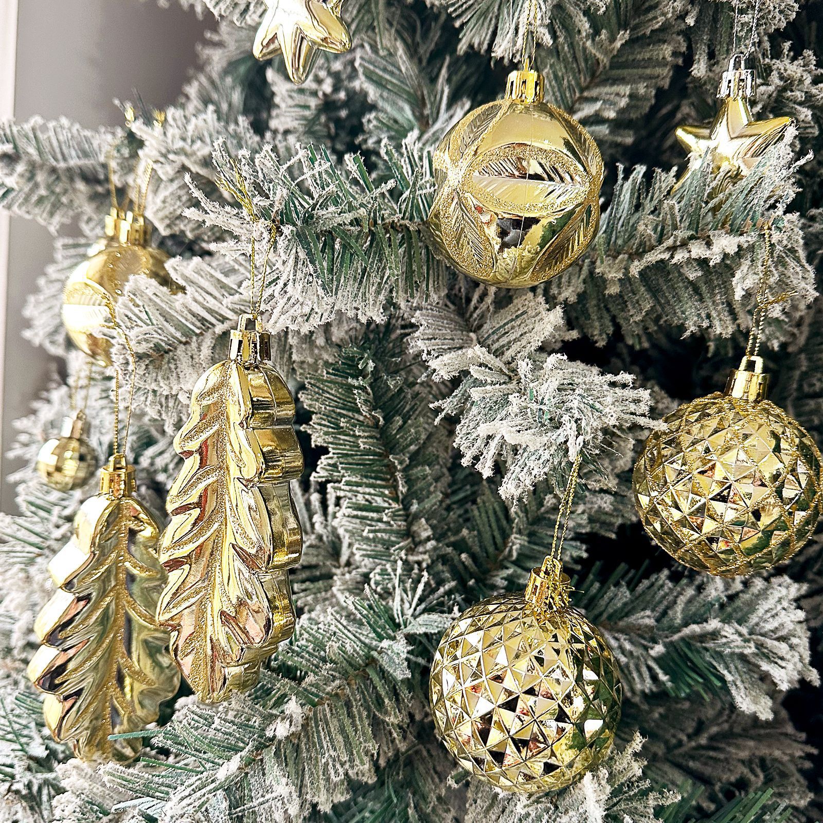 Decoraciones navideñas transfronterizas Decoración de bolas navideñas Juego de bolas navideñas Juego de bolas heterosexuales pintadas Accesorios para árboles de Navidad