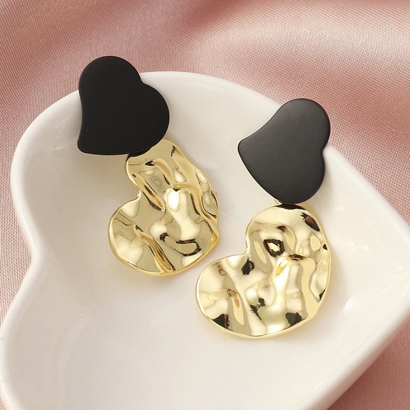 Fashion Retro Irregular Metal Heart Earrings display picture 5