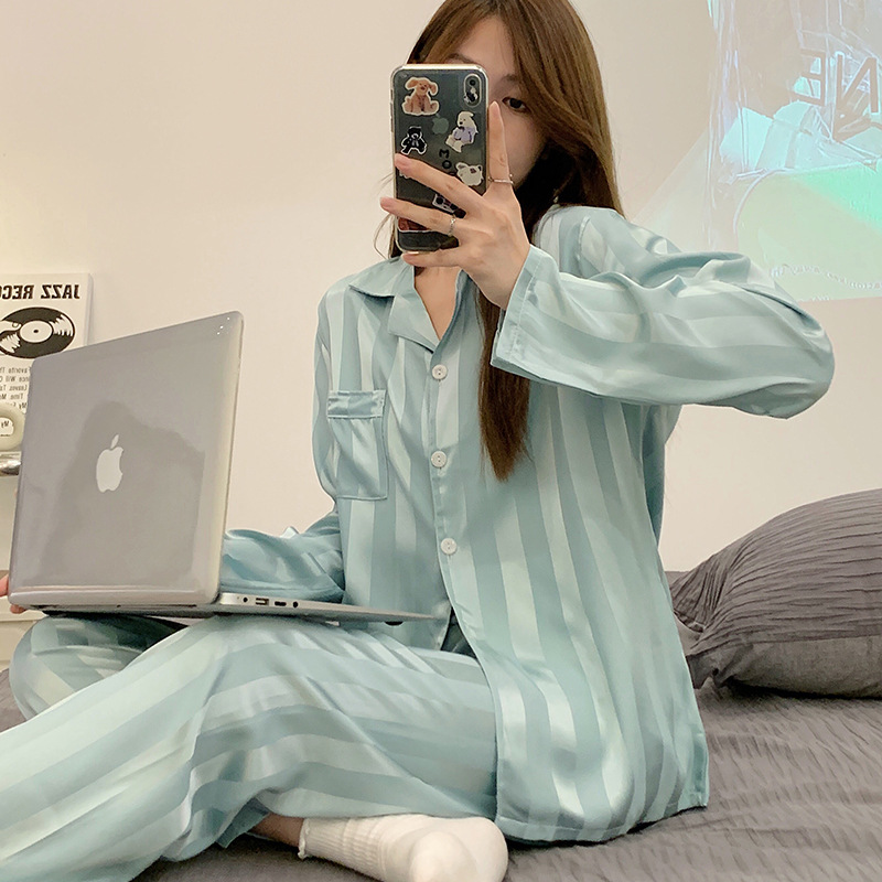 Pijamas de mujer primavera y otoño cardigan de manga larga de seda de hielo ropa para el hogar traje de dos piezas de seda artificial con cuello en v simple se puede usar fuera del verano