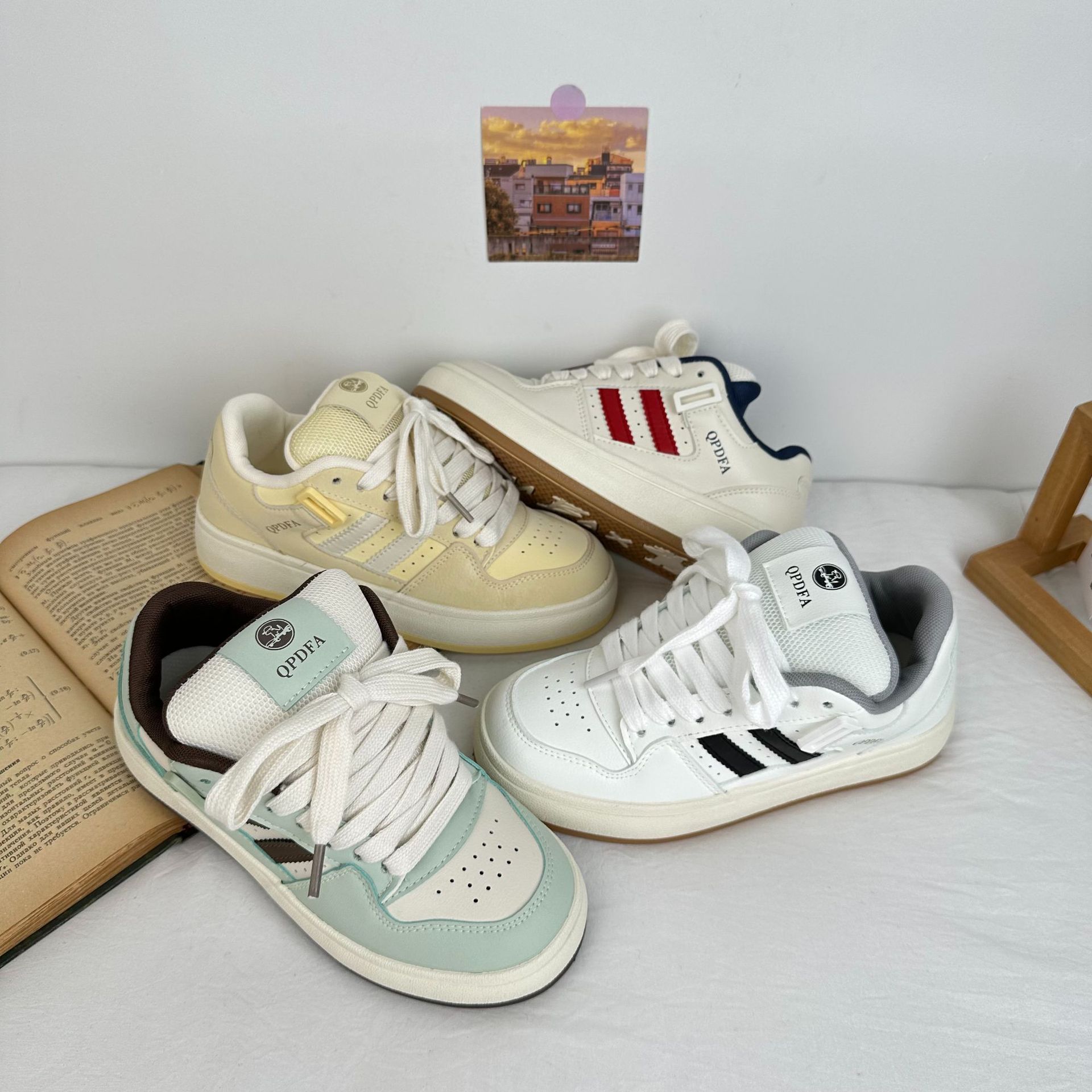 Yuanbo 2024 otoño zapatos de tabla de corte bajo para estudiantes versión coreana de todo fósforo nicho zapatos blancos de moda para mujer image 1