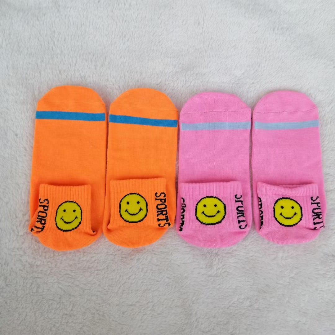 Factory wholesale trampoline socks non-slip casual floor socks children's playground socks adult yoga socks Four Seasons applicable