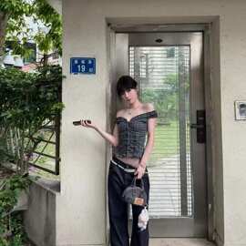 【原版质量】女士夏季新款纯欲风修身显瘦短款衬衣一字肩上衣