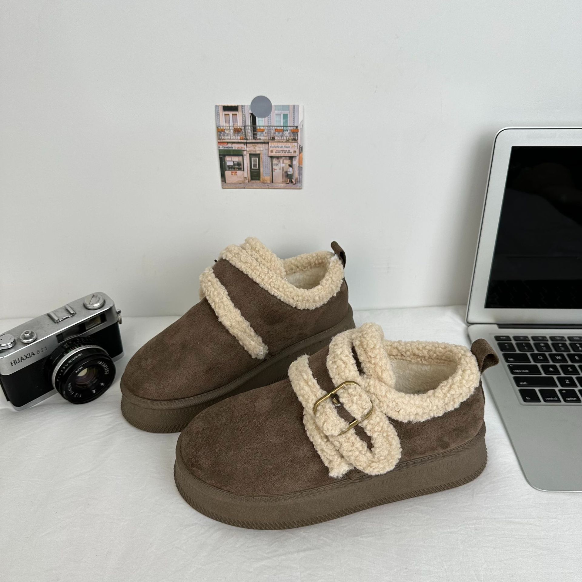 Zapatos de algodón de invierno de onda lejana para alumnas ropa exterior casual más zapatos de mujer de terciopelo 2024 nuevas zapatillas de nieve coreanas de tubo bajo en nombre del cabello image 3