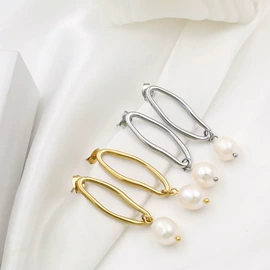 项链;耳环;戒指