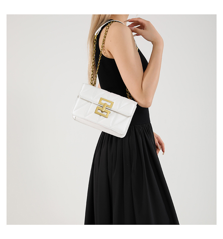 A stylish commuter diamond-patterned lock buckle small square bag, a versatile commuter single-shoulder bag, a new 2024 model, a women's crossbody bag undefined