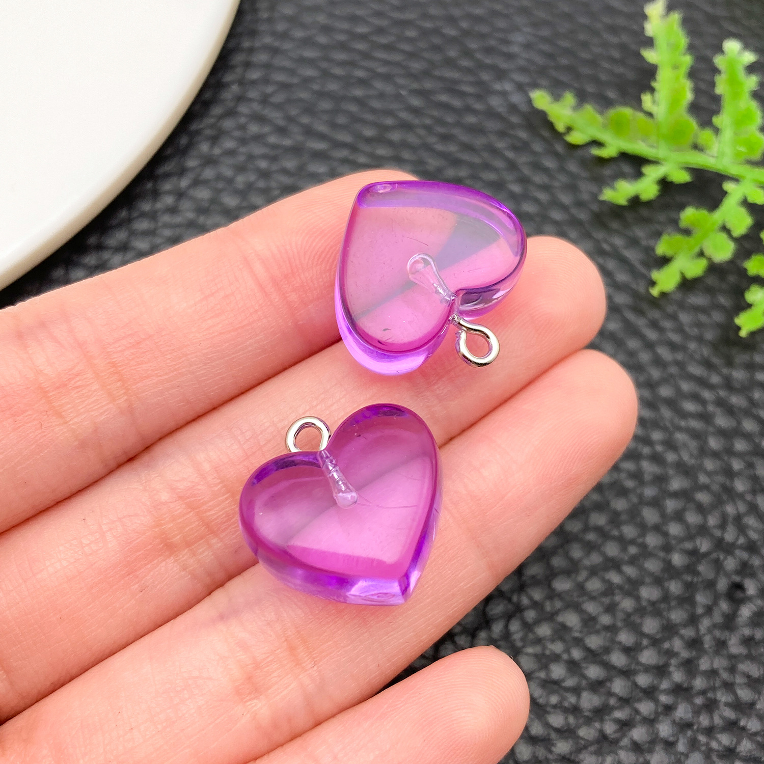 23868-H-透明紫色亚克力桃爱心17x17.5x10mm