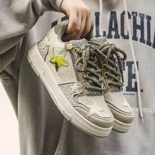 Men's Sneakers with Unique Design in Light Green, Trendy Casual Shoes, Popular Brand Bread Shoes, Chinese Style West Lake Longjing Star Shoes