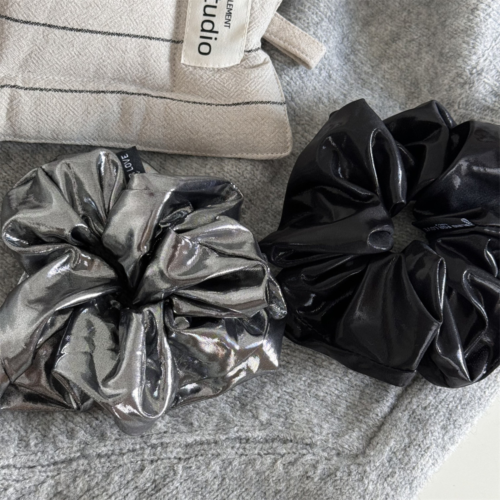 Glänsande tygscrunchie elegant håraccessoar för kvinnor mode_voghion.com