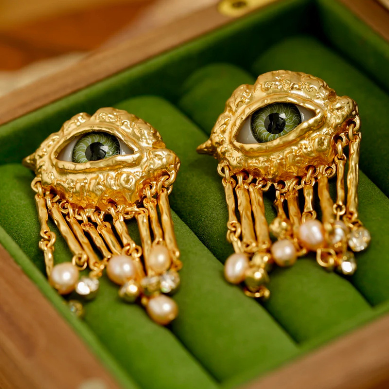 中古の個性的な悪魔の目の真珠のタッセルのイヤリングは軽くて豪華で高級感があります。|undefined