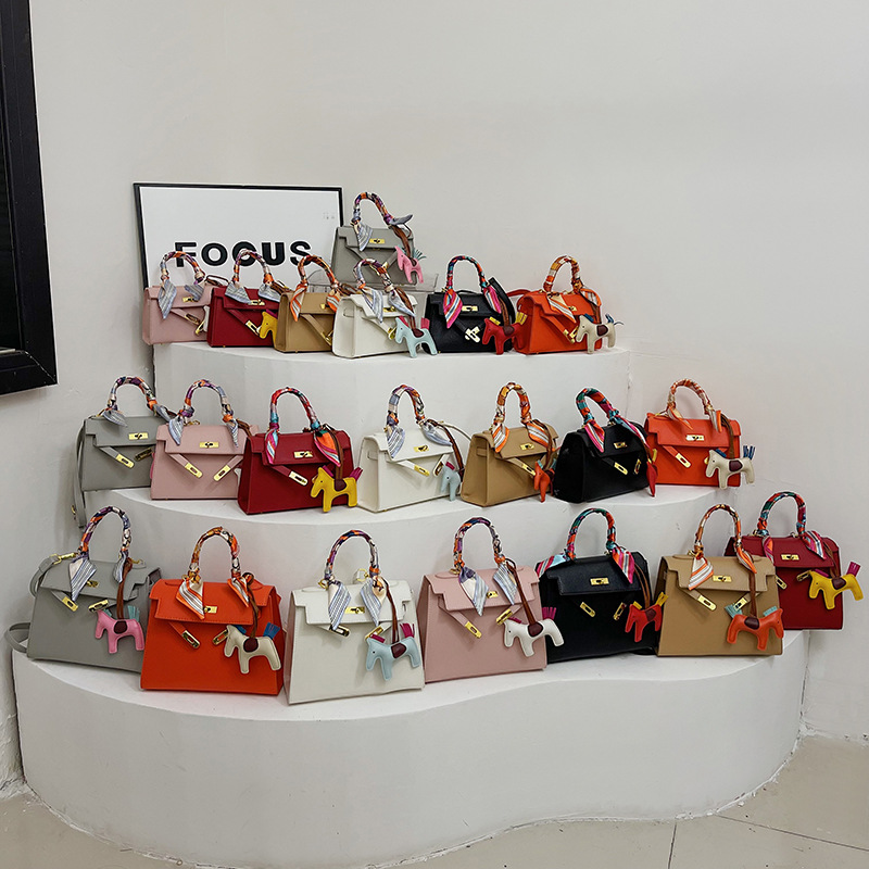 Bolso Kylie transfronterizo 2024 nueva moda estilo occidental bufanda colgante bolso de mano bolso de boda bolso de mensajero de hombro de gran capacidad