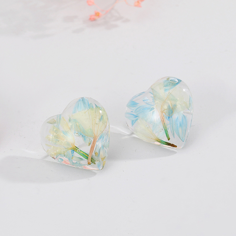 Creative Resin Dried Flower Eternal Flower Transparent Heart-shaped Earrings Jewelry display picture 3