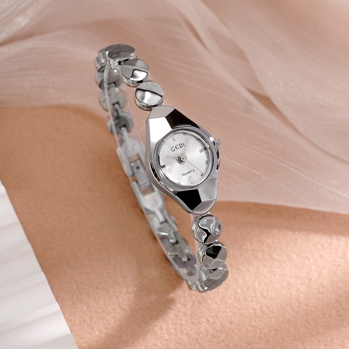 Gedi Exquisite Compact Round Dial Fashionable High-End Versatile Bracelet Watch Waterproof Women's Quartz Watch