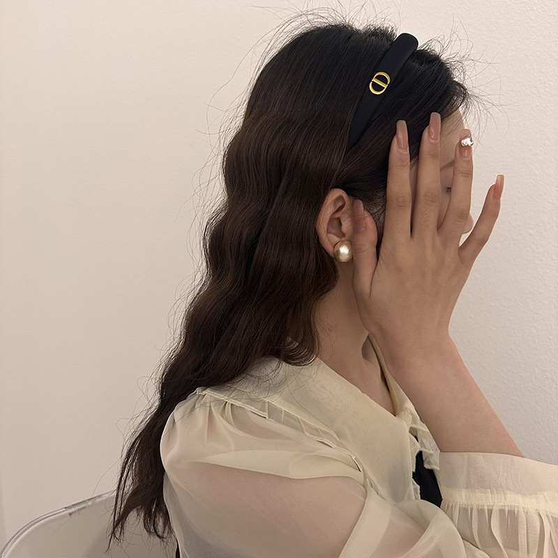 Niche design new high-grade thin hairpin headband high Skull top retro Internet Celebrity All-match Chanel style hair accessories for women