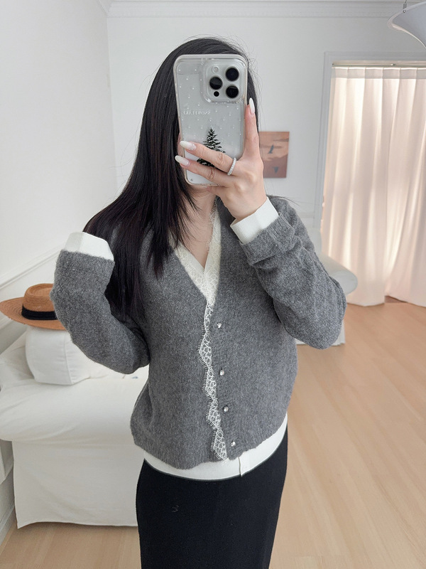 ES羊毛假两件开衫25年秋新品V领蕾丝花边钻扣装饰女针织衫短外套|undefined