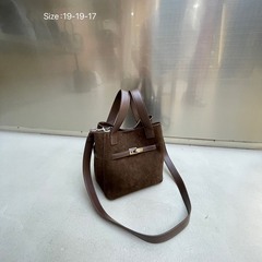 小众轻奢百搭手提包包女2025早秋复古磨砂气质休闲通勤单肩斜挎包