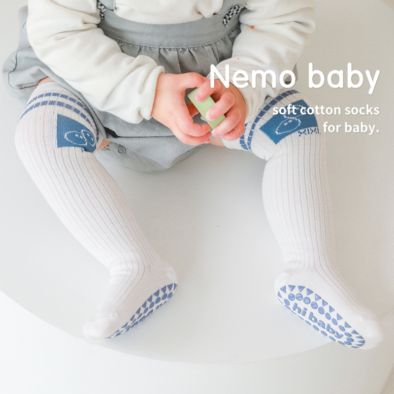 Calcetines para bebés otoño y invierno nuevos productos de dibujos animados lindos calcetines de caucho inferior completo para recién nacidos anti-deslizante calcetines para niños pequeños