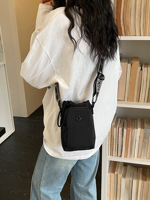 Bolso de nylon ligero de moda 2026 nuevo bolso de teléfono móvil simple versátil bolso de hombro de moda para mujeres