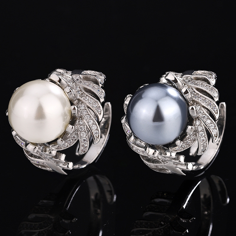 2024 nueva joyería cobre chapado en platino nuevo estilo con incrustaciones de plumas de perlas temperamento anillo de lujo ligero 12mm