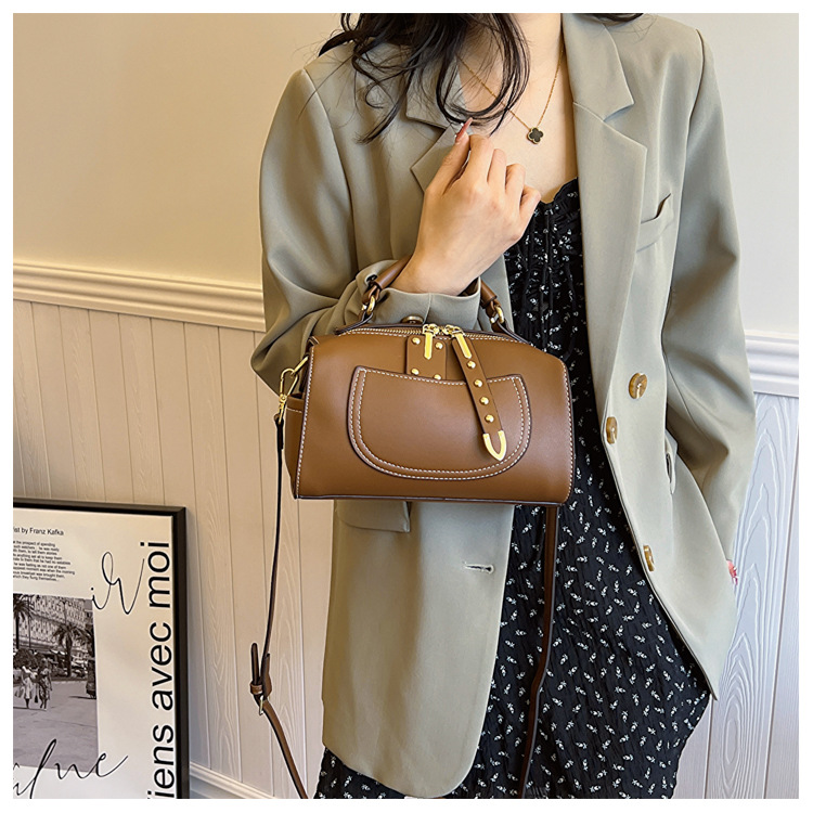 This year's popular handbag for women in 2024, new high-end color contrast single shoulder crossbody bag, stylish and_voghion.com